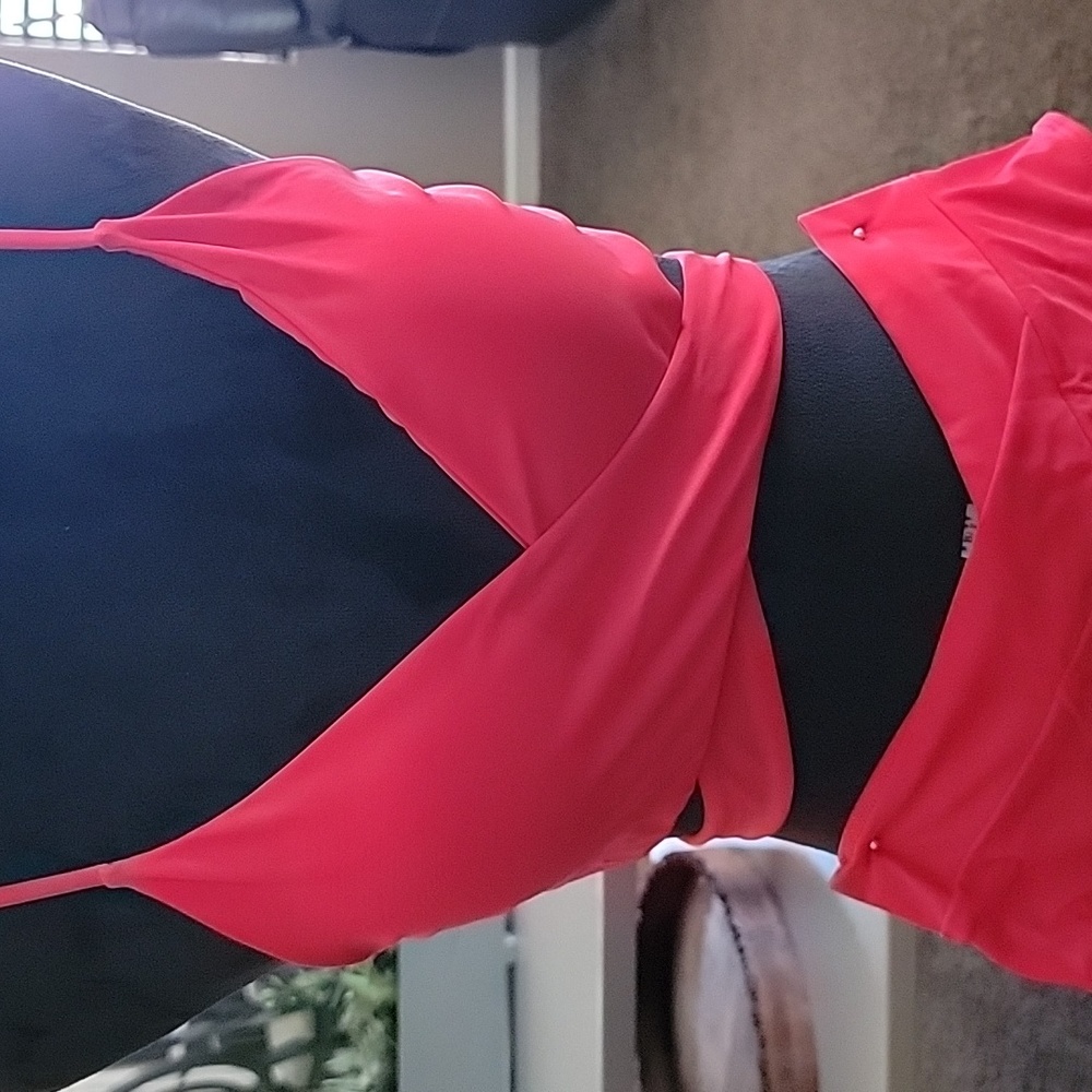 Red bikini size large - Picture 2 of 5